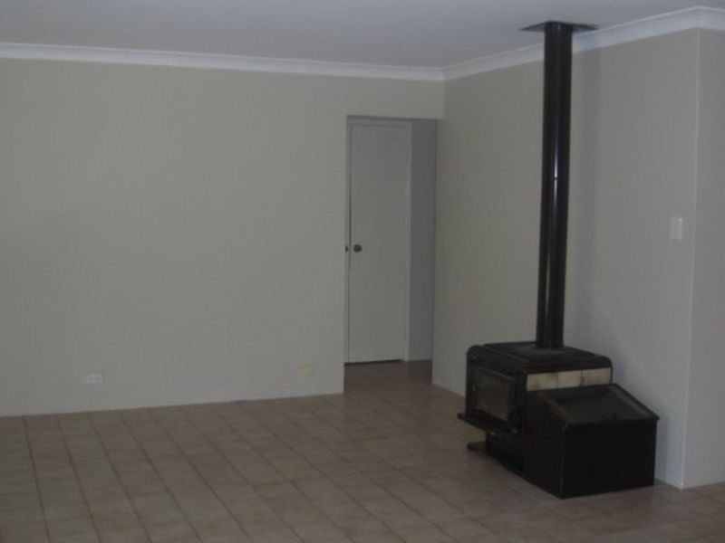 6 Darling Way, Greenfields WA 6210