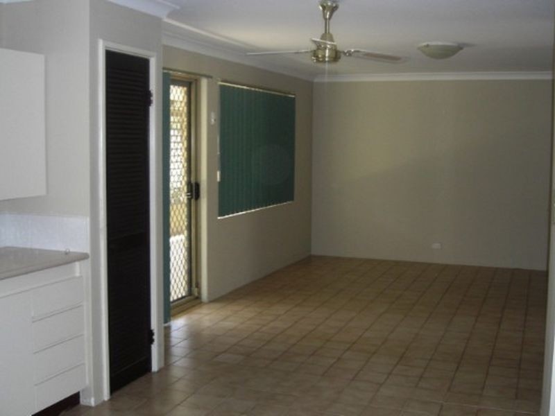 6 Darling Way, Greenfields WA 6210