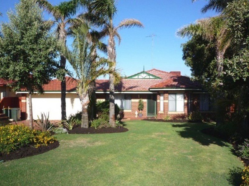 4 Rosebud Place, Halls Head WA 6210