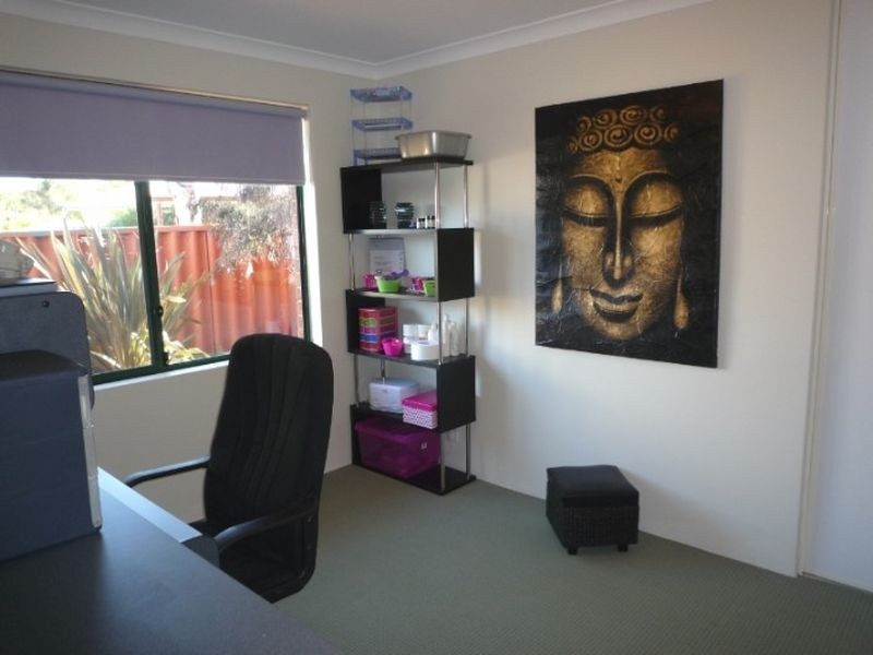4 Rosebud Place, Halls Head WA 6210