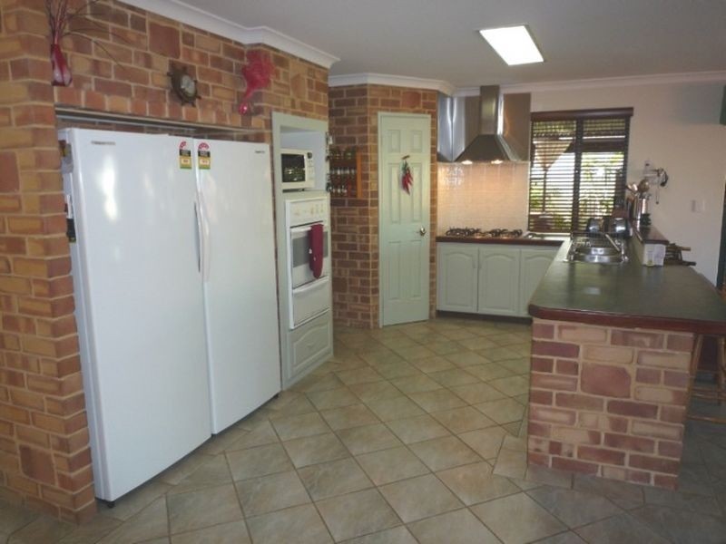 4 Rosebud Place, Halls Head WA 6210