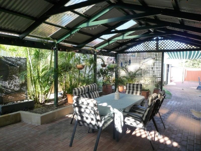 4 Rosebud Place, Halls Head WA 6210