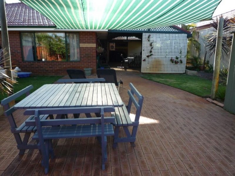 4 Rosebud Place, Halls Head WA 6210