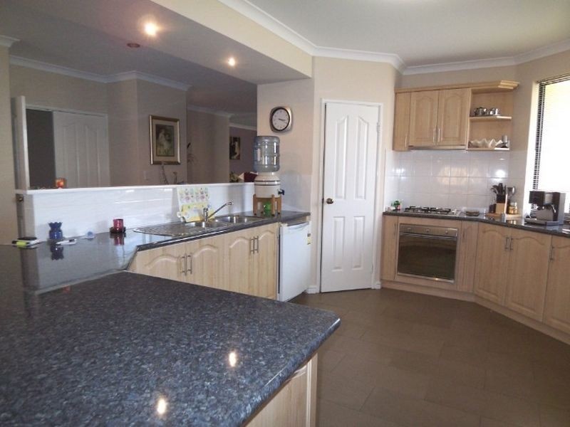 55 Newport Drive, Dudley Park WA 6210