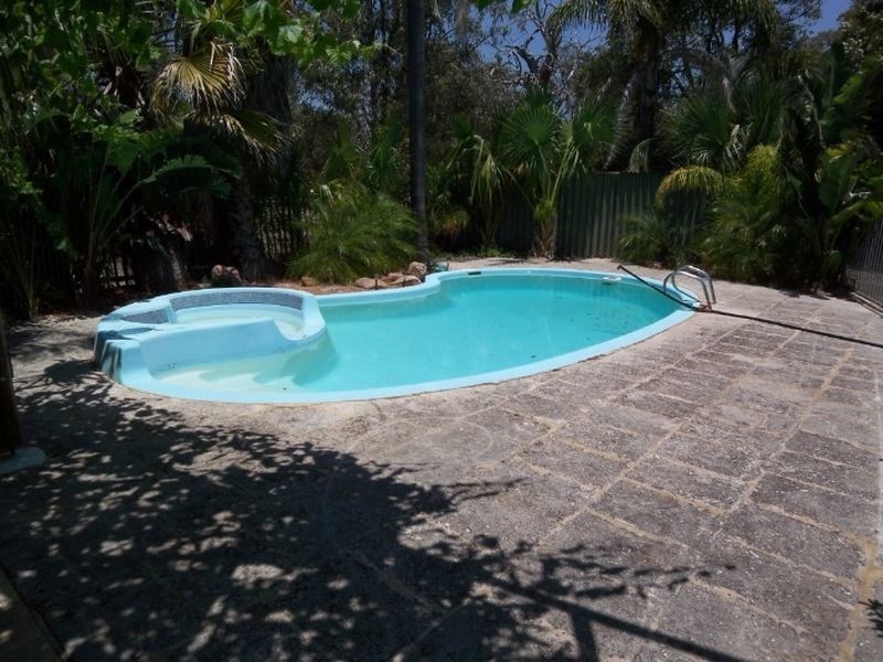 1 Marri Court, Barragup WA 6210