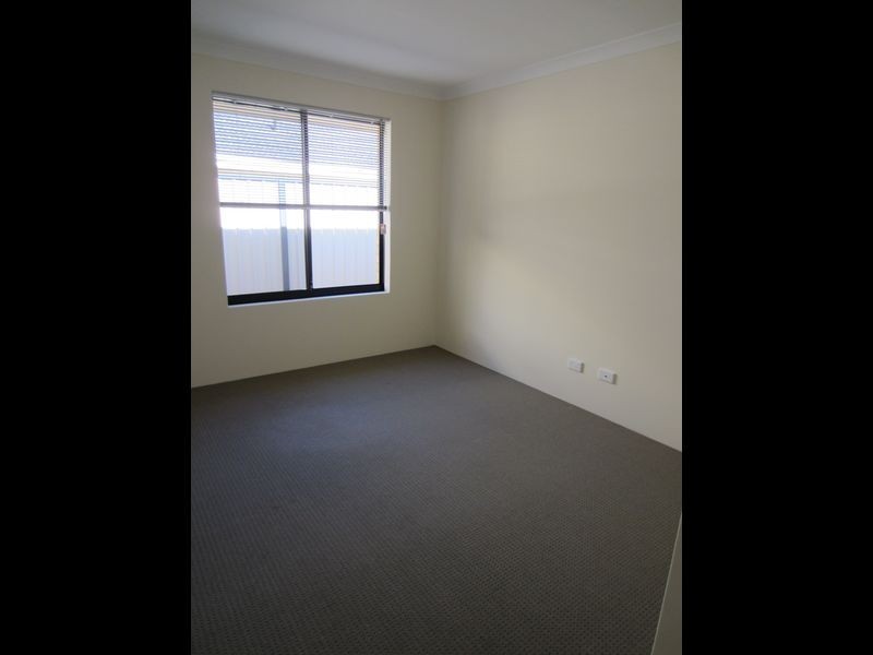 18 Sequin Close, Meadow Springs WA 6210