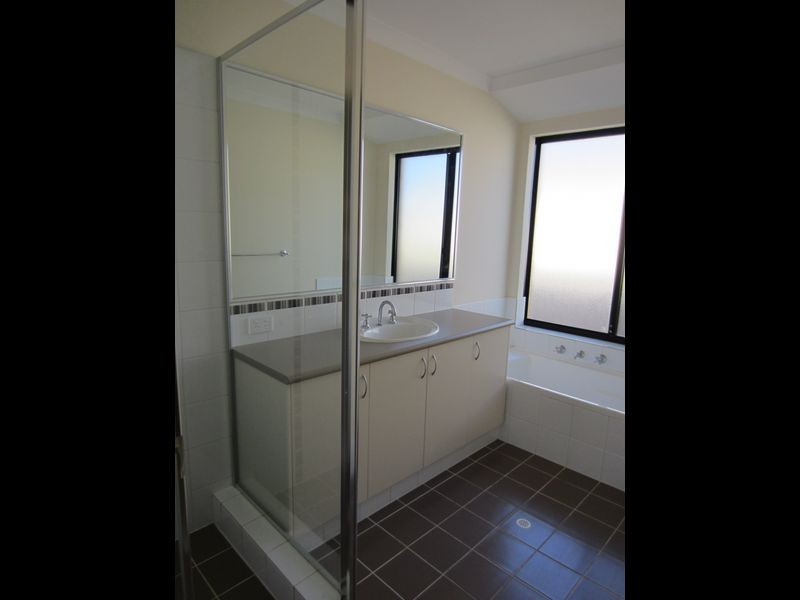 18 Sequin Close, Meadow Springs WA 6210