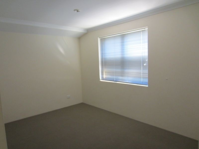 18 Sequin Close, Meadow Springs WA 6210