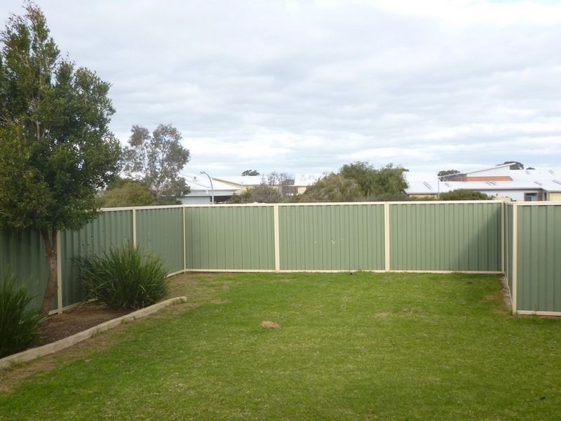 59 Honeysuckle Ramble, Halls Head WA 6210