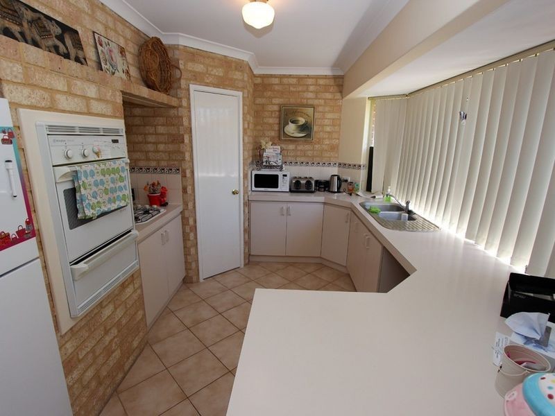 6B Seaton Close, Halls Head WA 6210