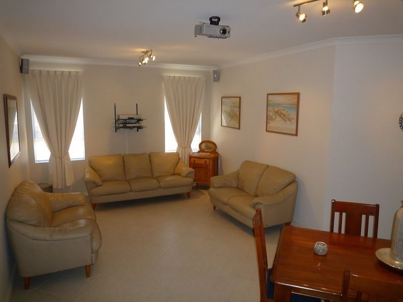 8 Dory Close, Halls Head WA 6210
