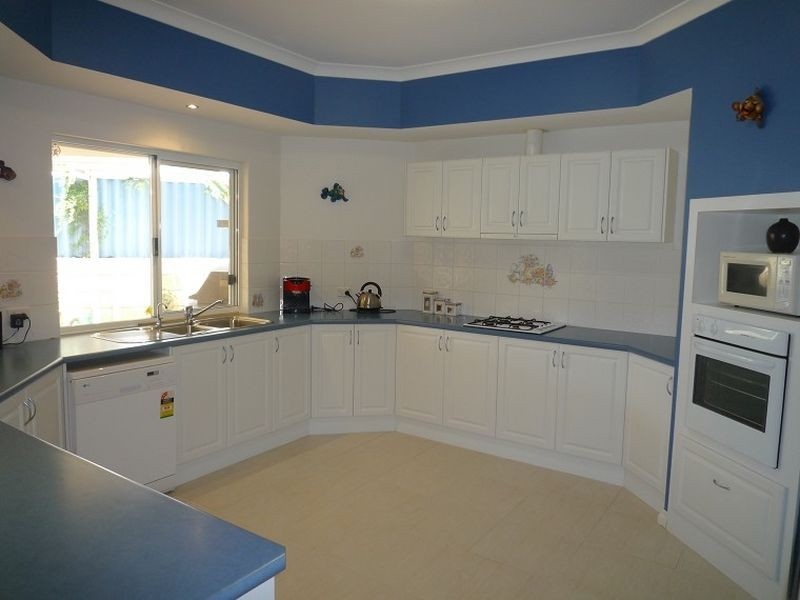 8 Dory Close, Halls Head WA 6210