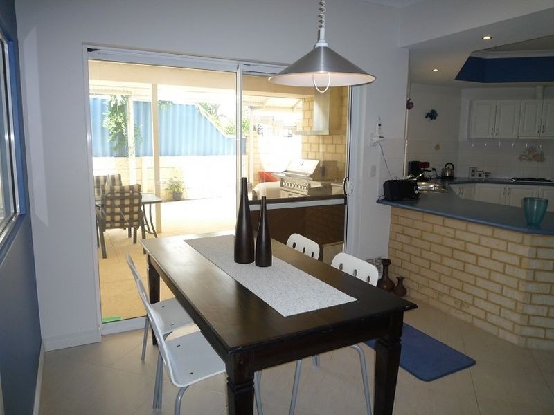 8 Dory Close, Halls Head WA 6210