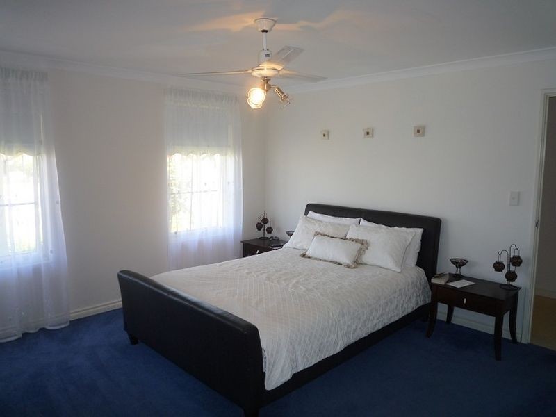 8 Dory Close, Halls Head WA 6210