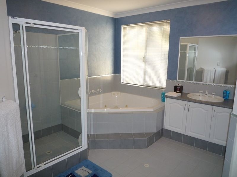 8 Dory Close, Halls Head WA 6210
