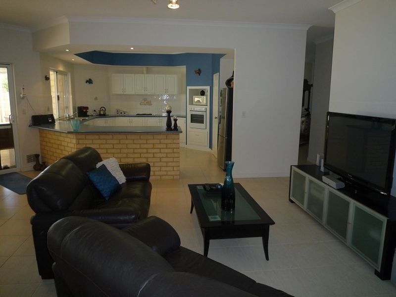 8 Dory Close, Halls Head WA 6210