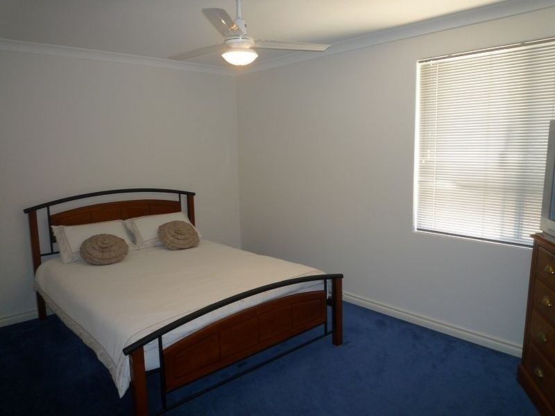8 Dory Close, Halls Head WA 6210