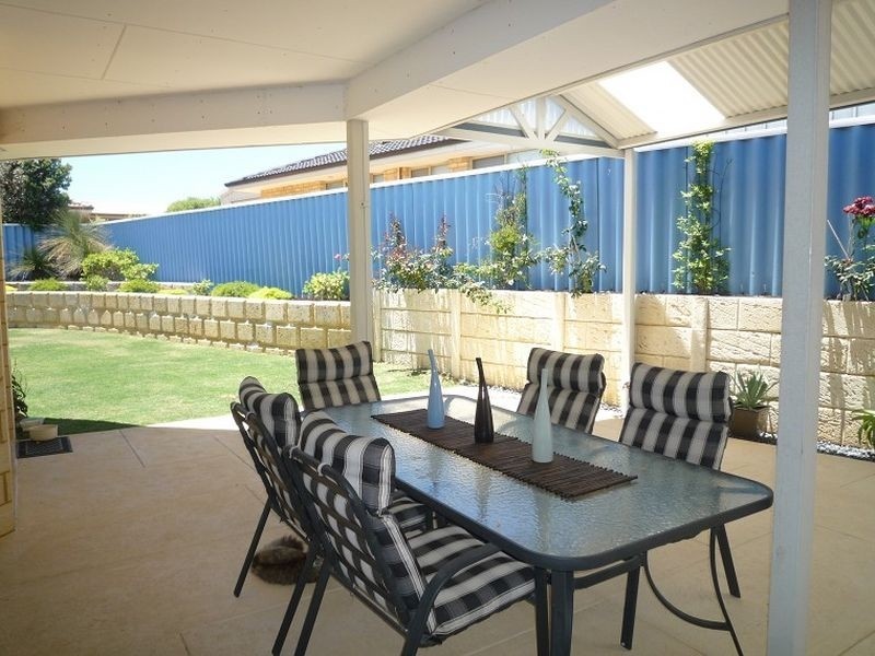 8 Dory Close, Halls Head WA 6210