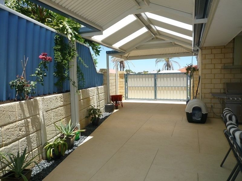8 Dory Close, Halls Head WA 6210
