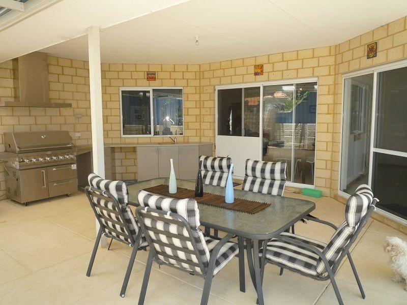 8 Dory Close, Halls Head WA 6210