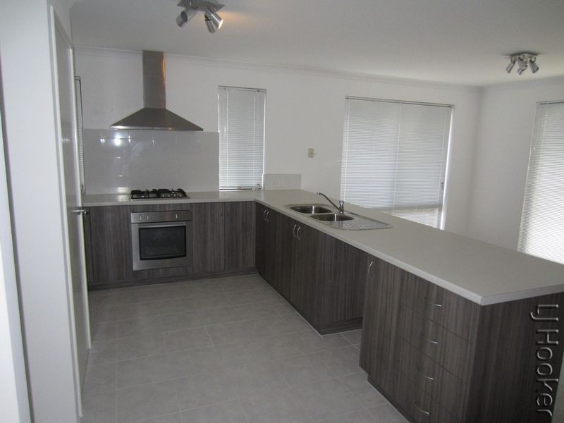 309 Peelwood Parade, Halls Head WA 6210