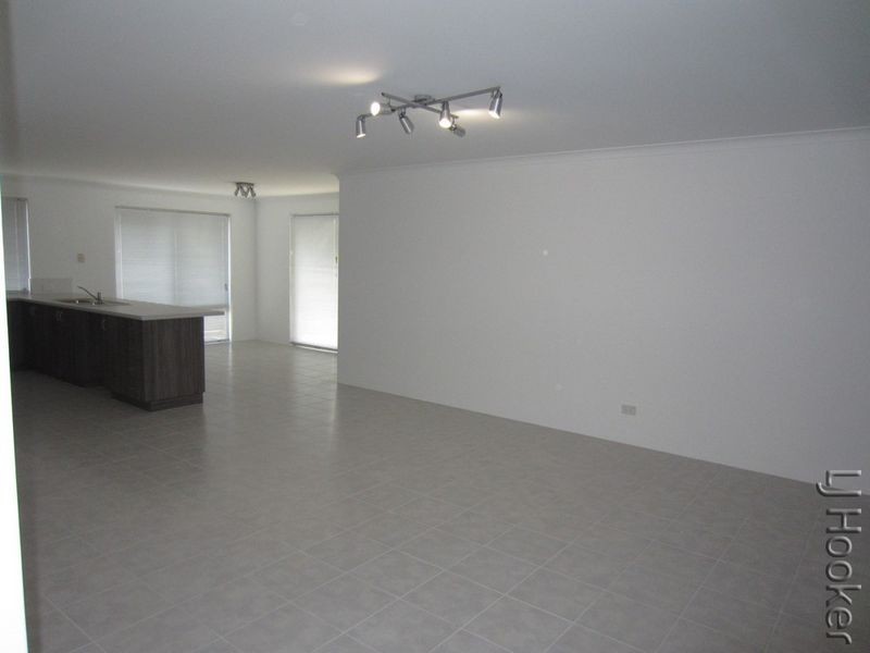 309 Peelwood Parade, Halls Head WA 6210