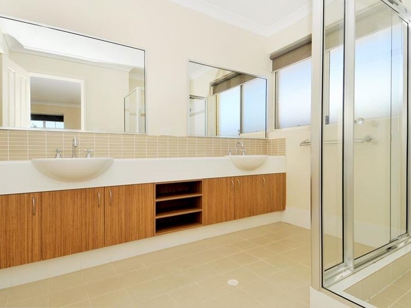 46 Buttercup Parkway, Halls Head WA 6210
