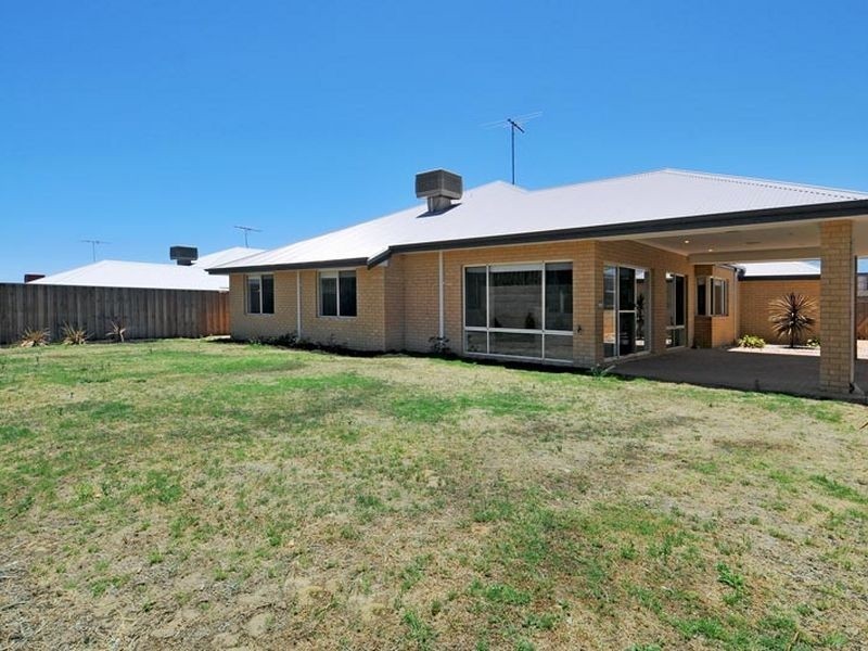 46 Buttercup Parkway, Halls Head WA 6210
