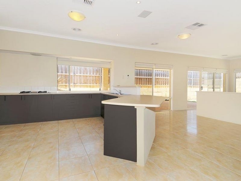 46 Buttercup Parkway, Halls Head WA 6210