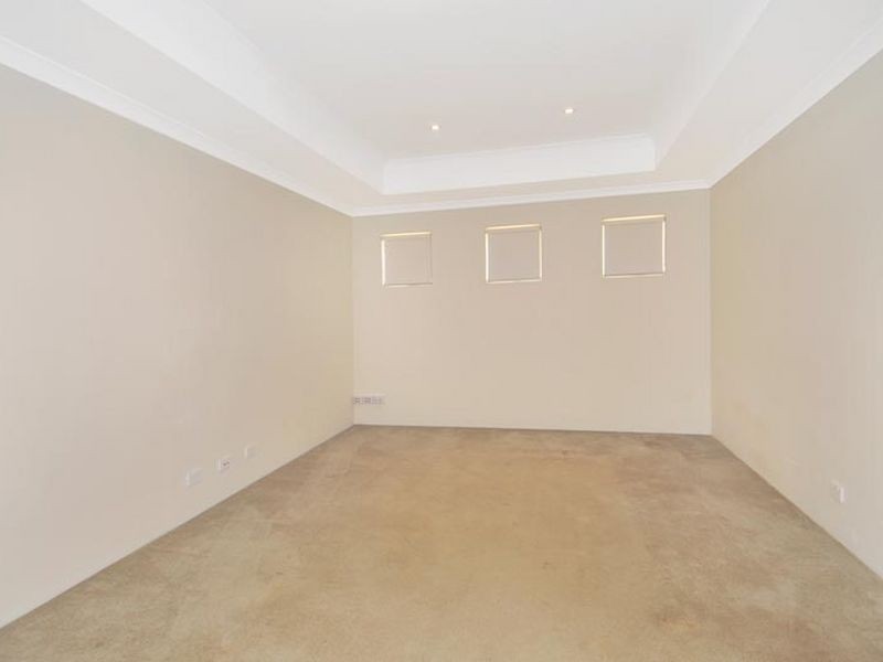 46 Buttercup Parkway, Halls Head WA 6210