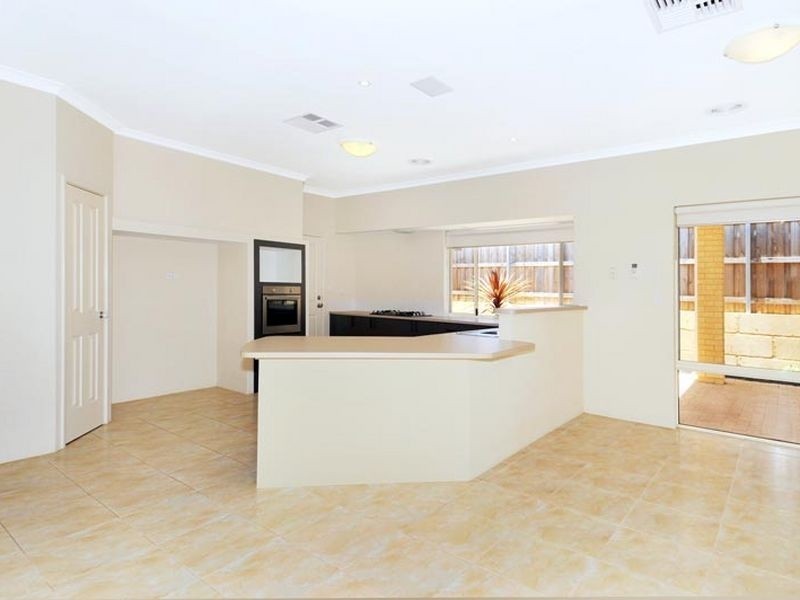 46 Buttercup Parkway, Halls Head WA 6210