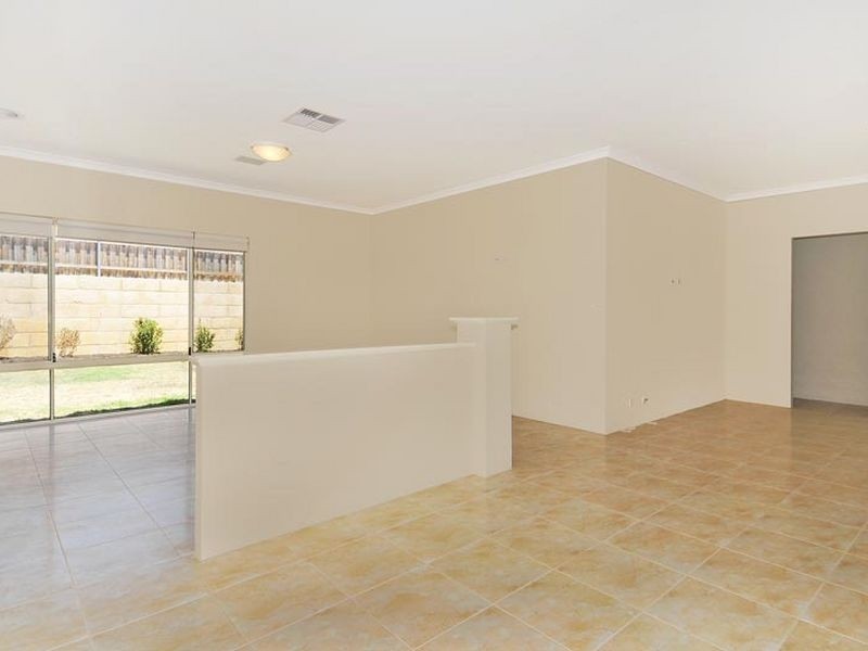46 Buttercup Parkway, Halls Head WA 6210
