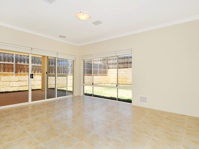 46 Buttercup Parkway, Halls Head WA 6210