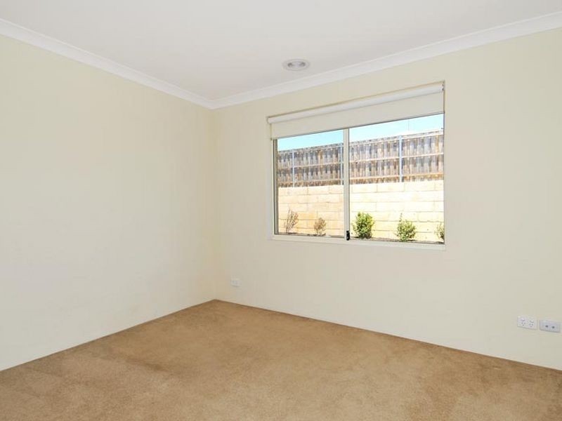 46 Buttercup Parkway, Halls Head WA 6210