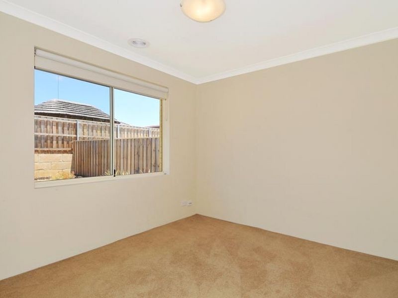 46 Buttercup Parkway, Halls Head WA 6210