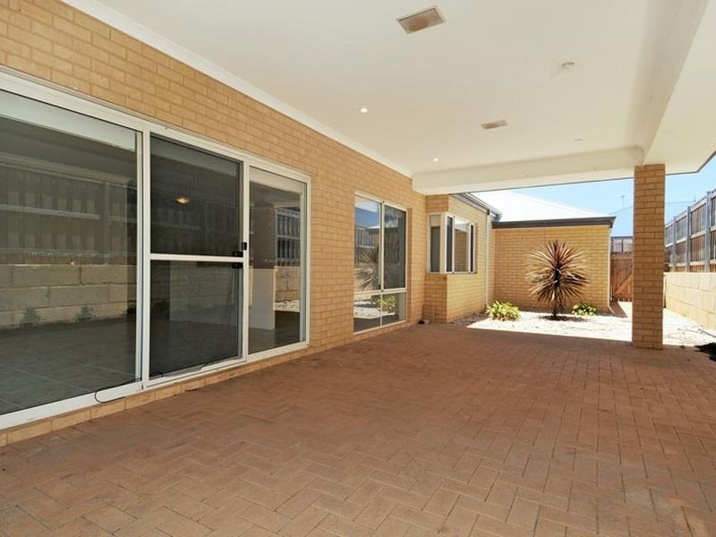 46 Buttercup Parkway, Halls Head WA 6210