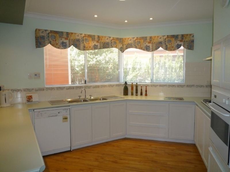 19 Hayman Retreat, Halls Head WA 6210