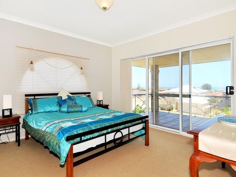 14 Hamilton Way, Silver Sands WA 6210