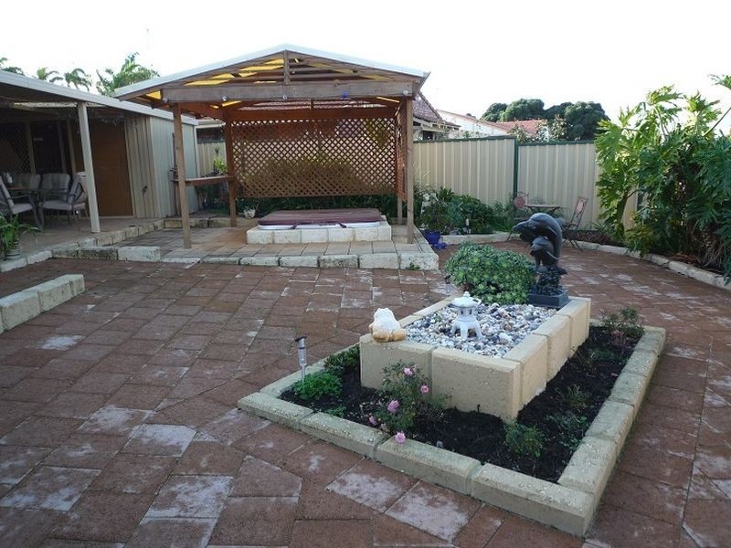 17 Arundel Drive, Halls Head WA 6210