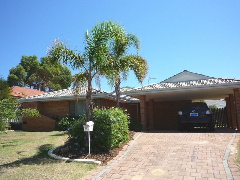 25 Floribunda Avenue, Halls Head WA 6210