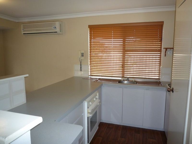 25 Floribunda Avenue, Halls Head WA 6210