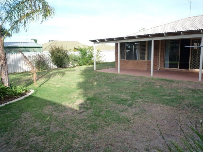 25 Floribunda Avenue, Halls Head WA 6210