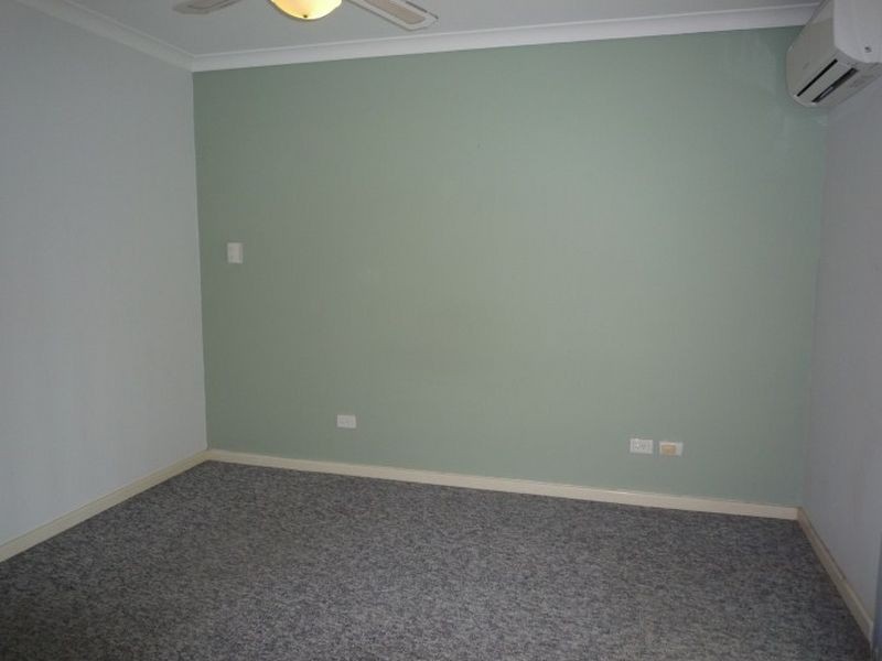 25 Floribunda Avenue, Halls Head WA 6210