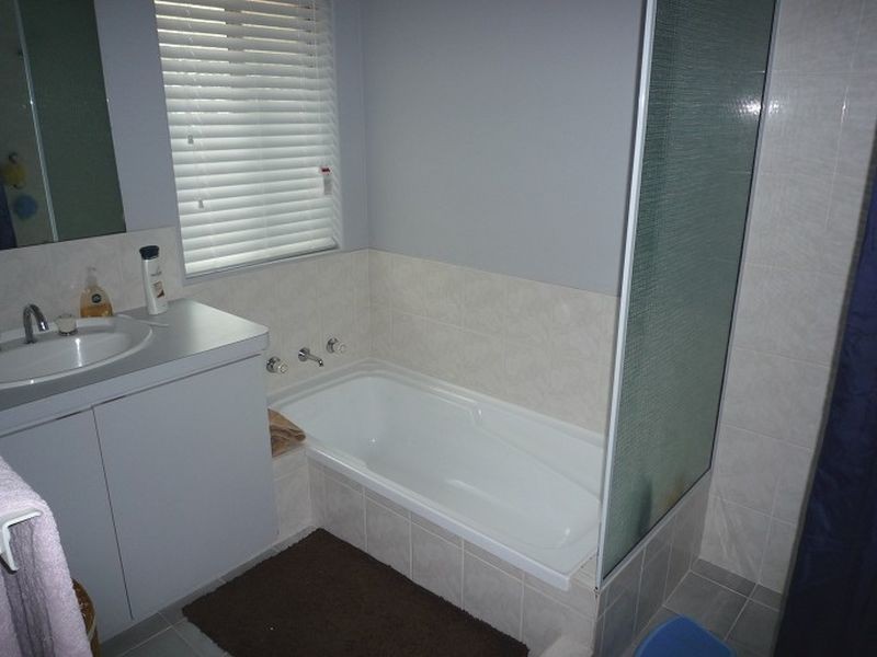 25 Floribunda Avenue, Halls Head WA 6210