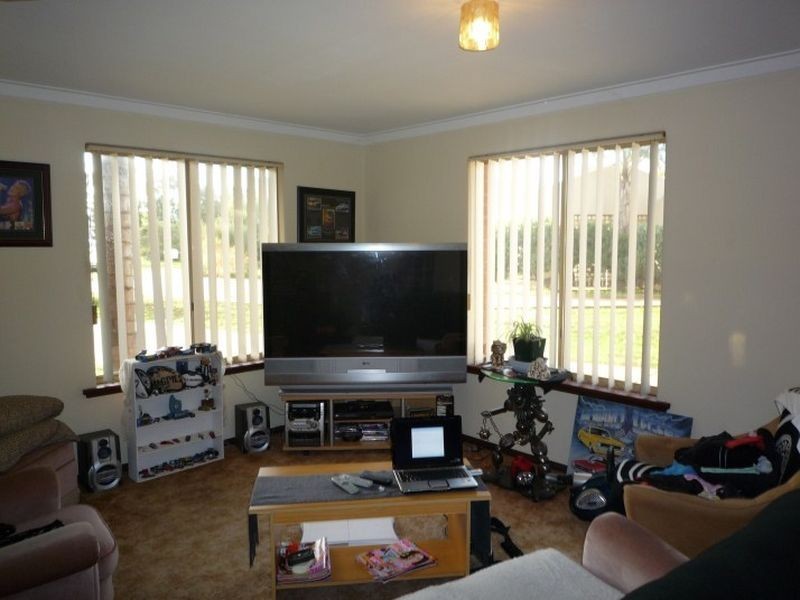 1/6 Falstaff Close, Greenfields WA 6210