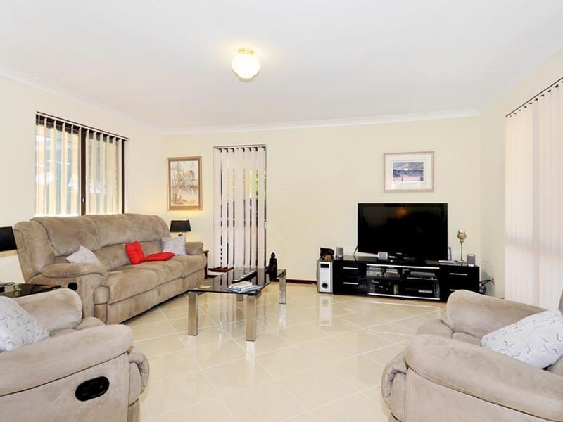 28 Curlew Street, Dudley Park WA 6210