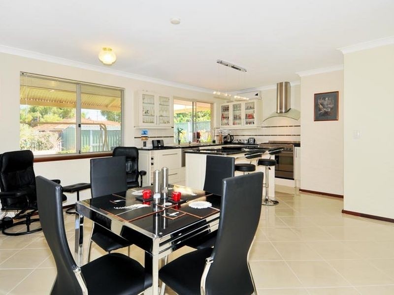 28 Curlew Street, Dudley Park WA 6210