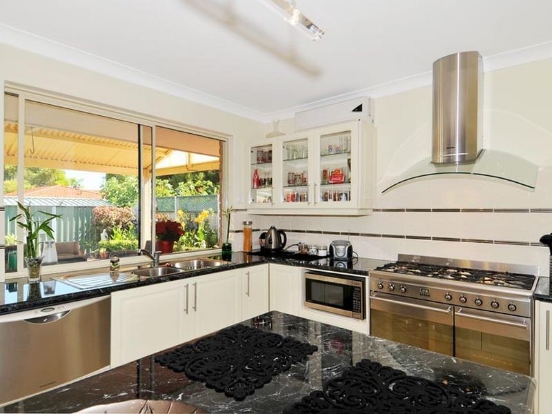 28 Curlew Street, Dudley Park WA 6210