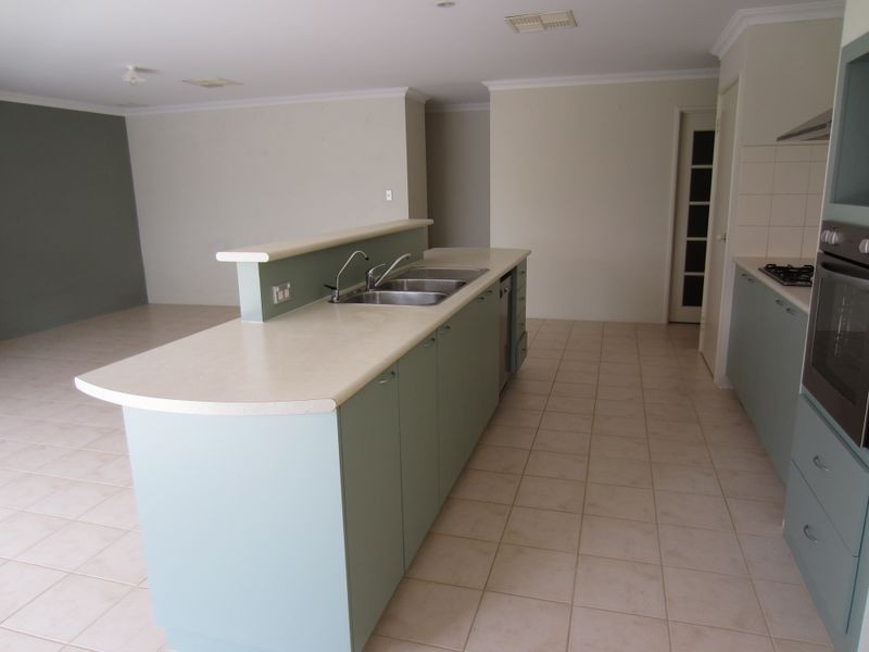 203 Peelwood Parade, Halls Head WA 6210