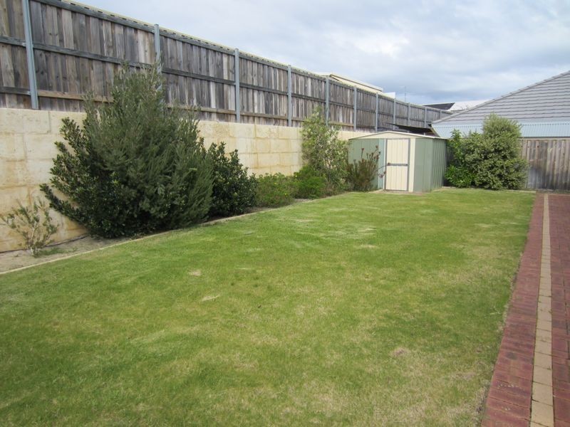 203 Peelwood Parade, Halls Head WA 6210